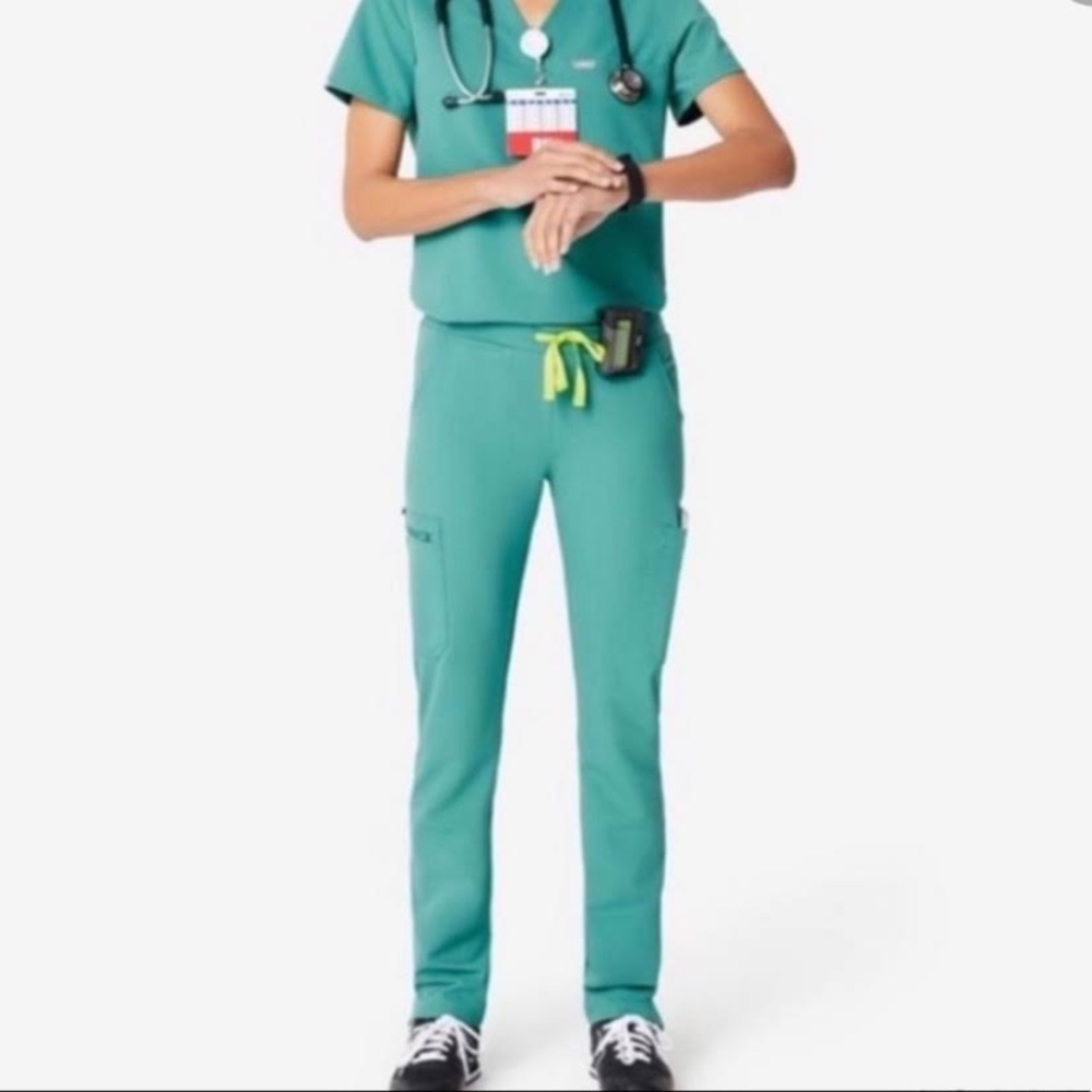Figs Yola Scrub Pant in Marine Size Small Petite